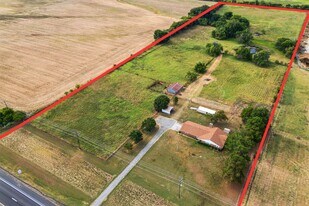 13 AC On US HWY 82 - Barndominium