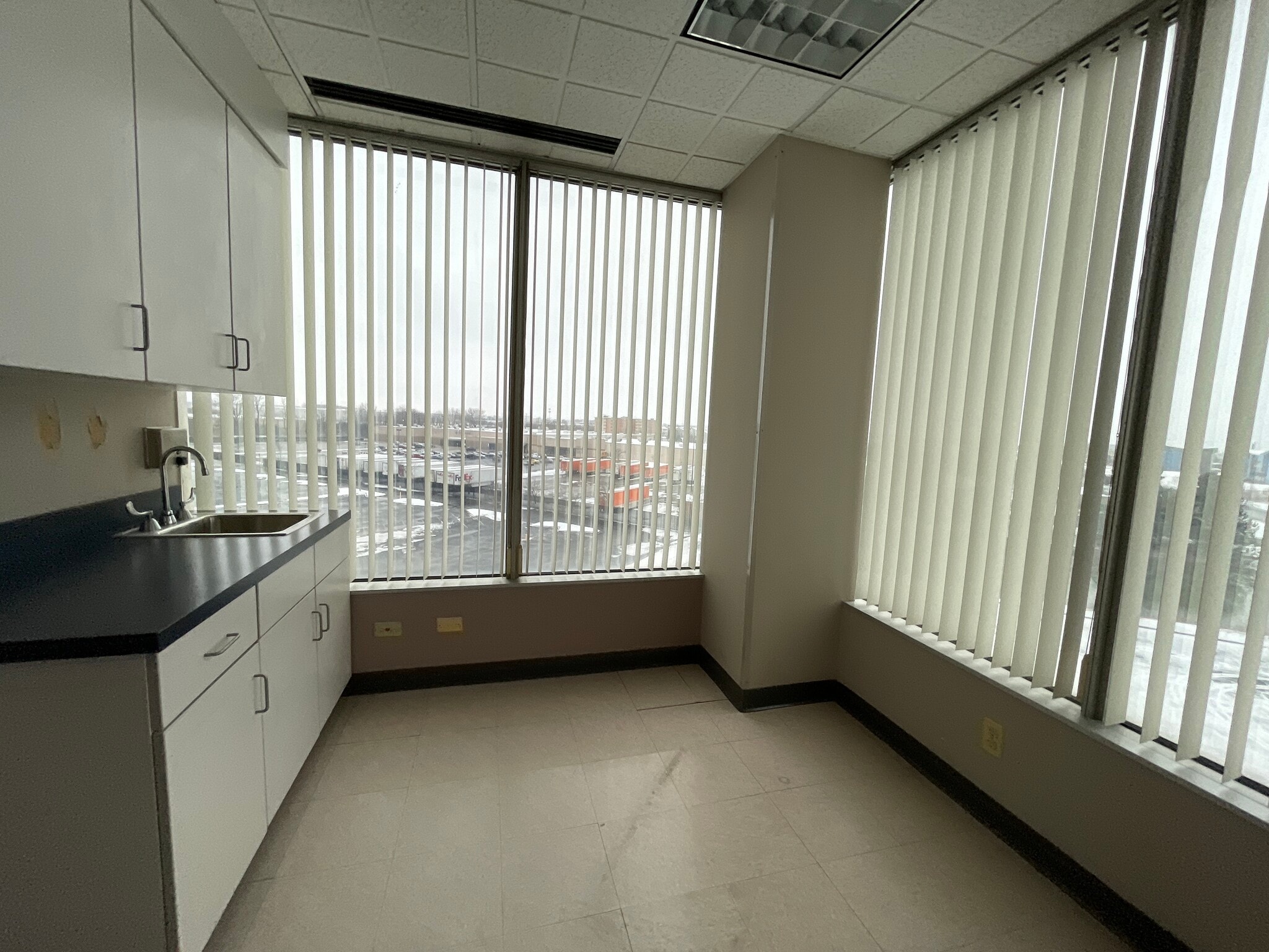 4801 Southwick Dr, Matteson, IL 60443 South suburban office space for