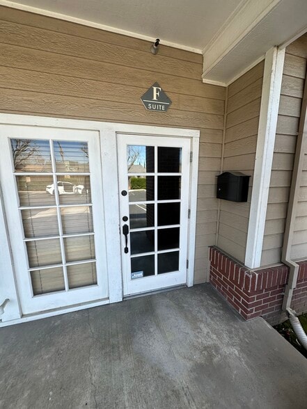 201 E Orangeburg Ave, Modesto, CA for lease - Building Photo - Image 3 of 8