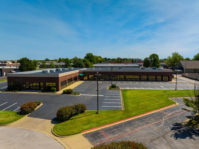 4124 S McCann Ct, Springfield, MO for sale - Building Photo - Image 3 of 44