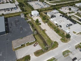 2906 Cargo St, Fort Myers FL - Warehouse