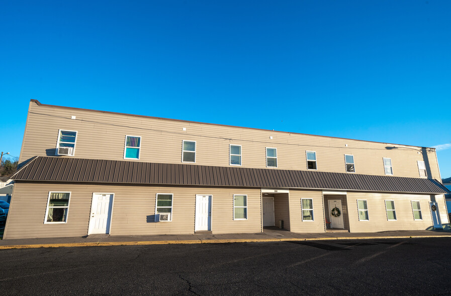 260 N Commerce Ave, Waynesboro, VA for sale - Building Photo - Image 1 of 1