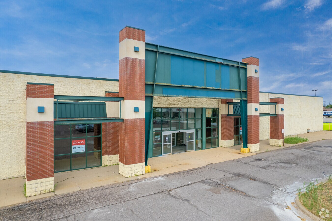 396400 John R Rd, Troy, MI 48083