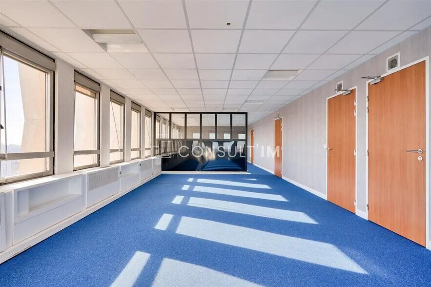 Office in Paris for lease - Building Photo - Image 1 of 7