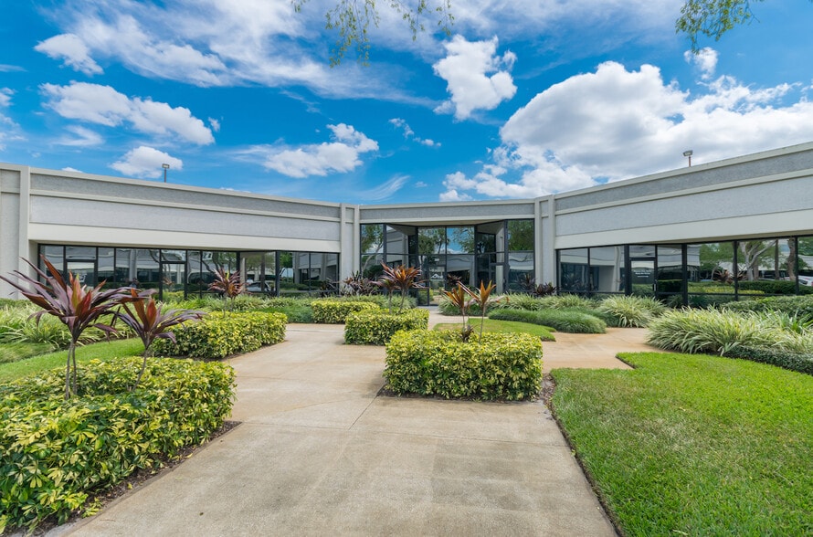 6751 Forum Dr, Orlando, FL for lease - Building Photo - Image 3 of 10