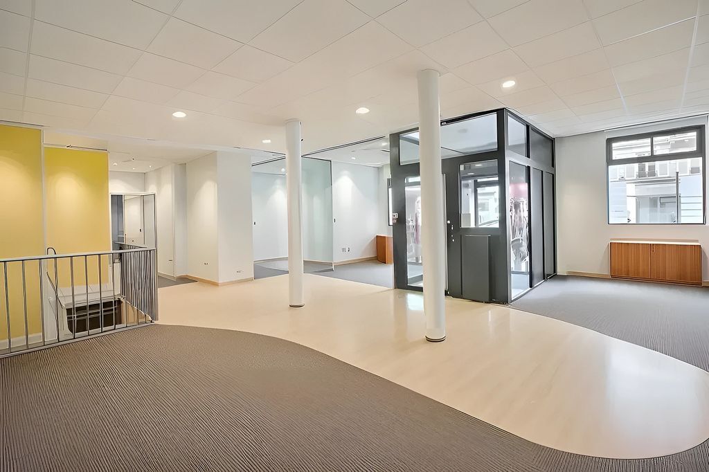 104 Rue D'Amsterdam, Paris for lease Interior Photo- Image 1 of 8