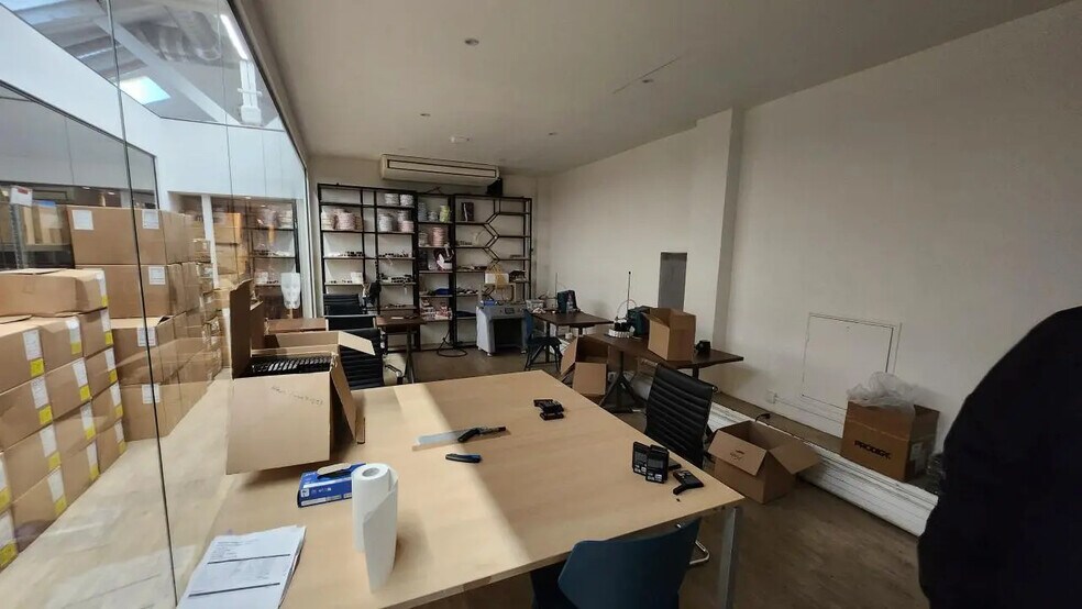 Flex in Joinville-le-Pont for sale - Interior Photo - Image 3 of 6