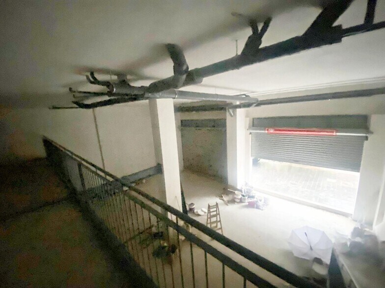 Retail in València for sale - Interior Photo - Image 3 of 4