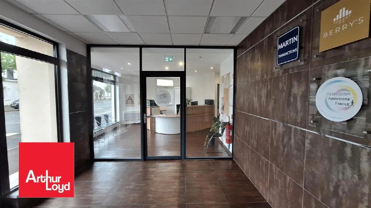 Retail in Chartres for lease Lobby- Image 1 of 8