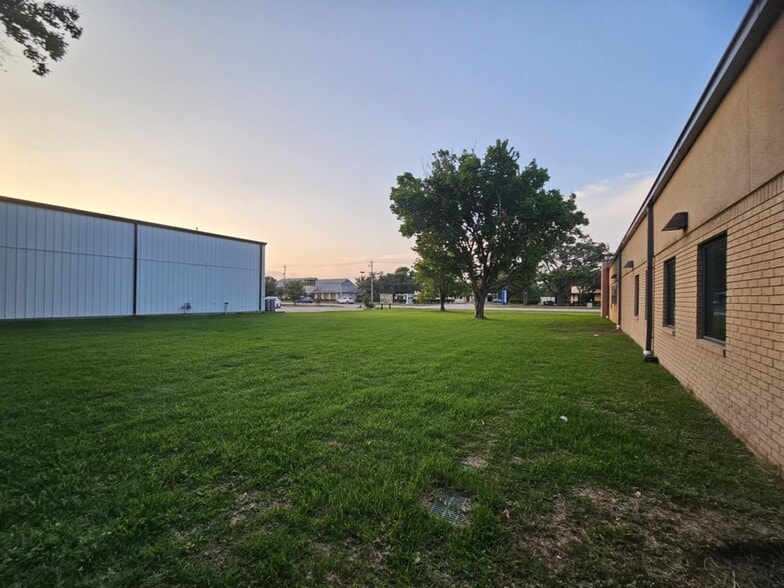 2012 Broadway St, Pearland, TX for sale - Building Photo - Image 3 of 12