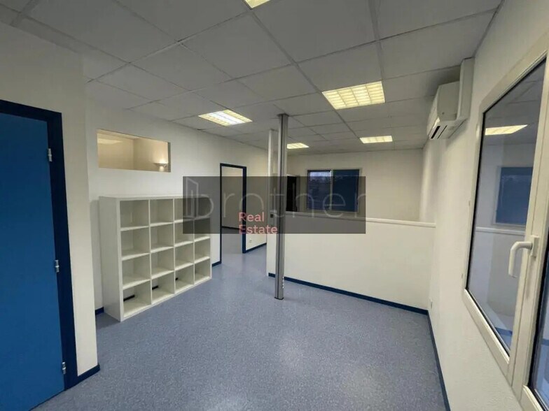 Office in Floirac for lease - Interior Photo - Image 2 of 6