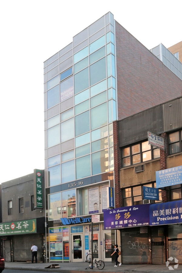 13516 Roosevelt Ave, Flushing, NY, 11354 Medical Property For Lease
