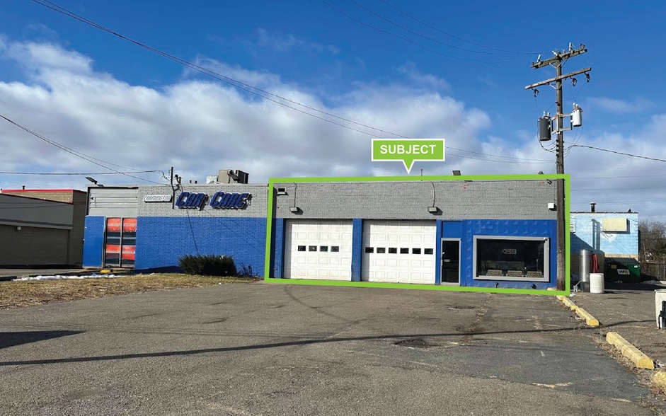 22855 Orchard Lake Rd, Farmington, MI for lease - Primary Photo - Image 1 of 7