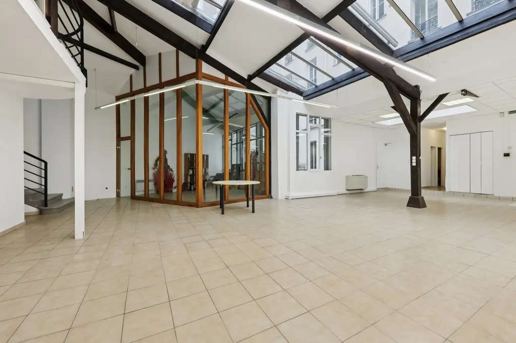 Office in Paris for lease Building Photo- Image 1 of 11