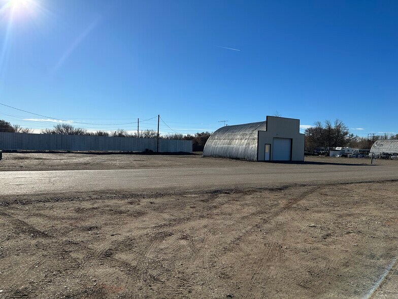 1021 W Bell St, Glendive, MT for sale - Building Photo - Image 3 of 4