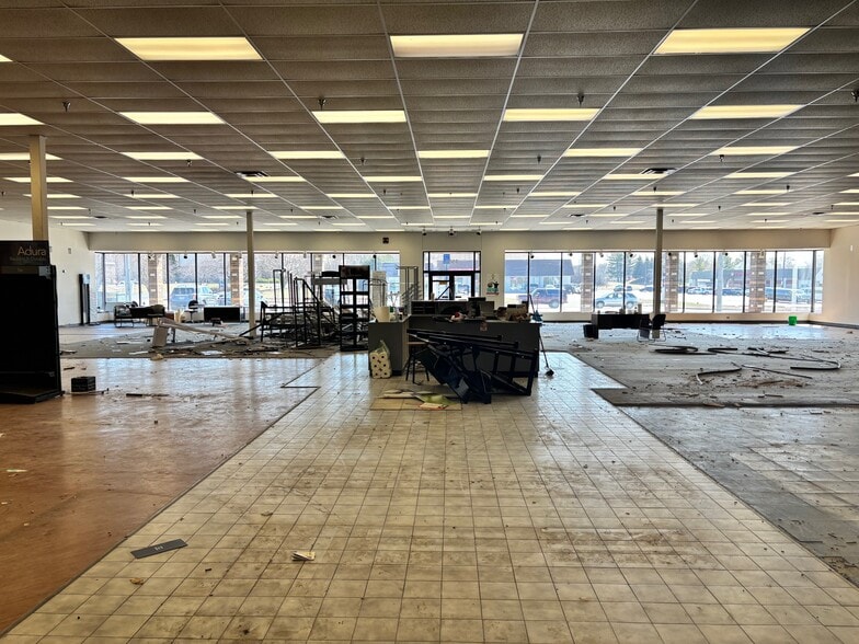 3500 Grand Ave, Gurnee, IL for lease - Interior Photo - Image 3 of 8