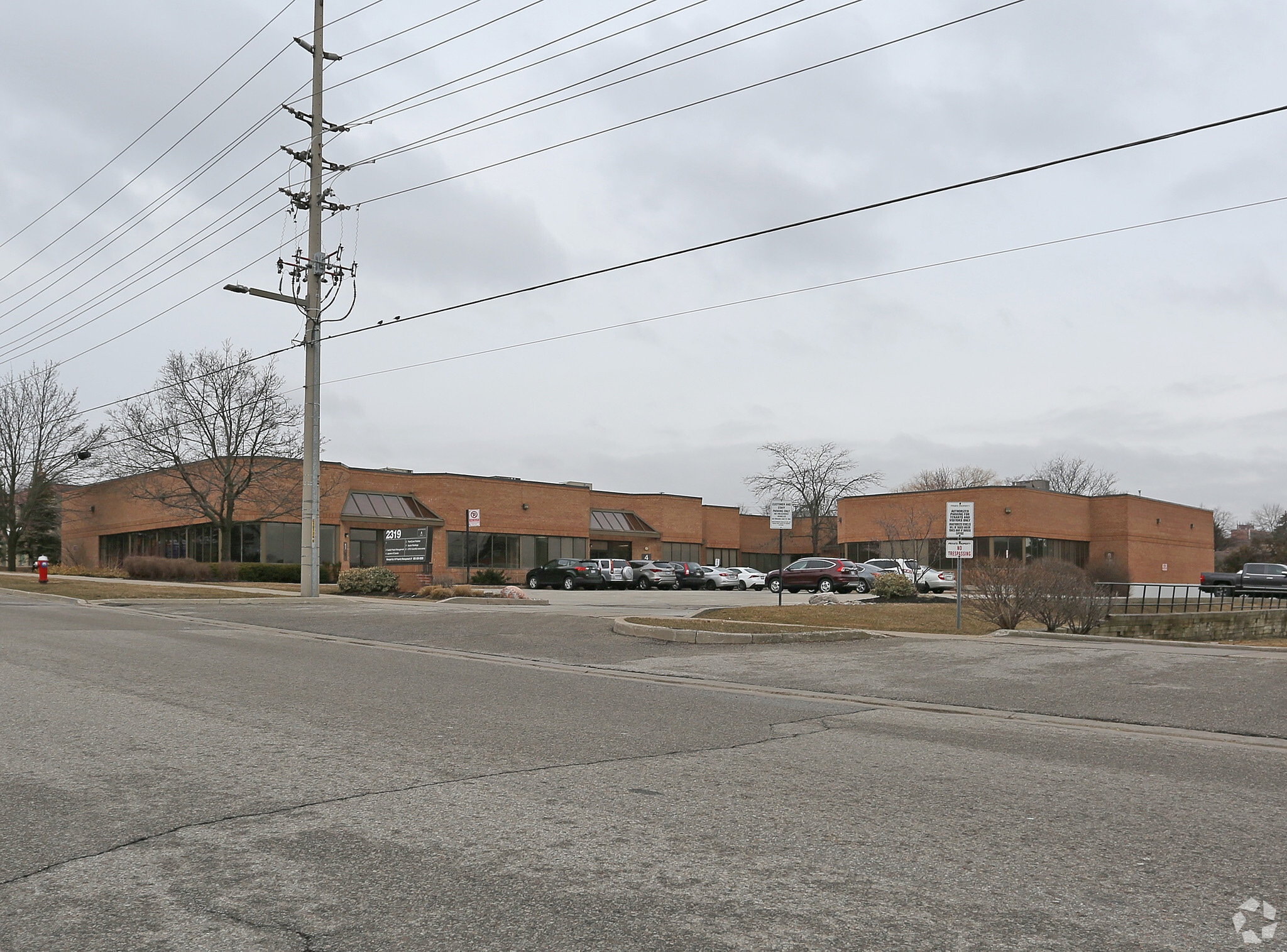 2319 Dunwin Dr, Mississauga, ON for lease Primary Photo- Image 1 of 6