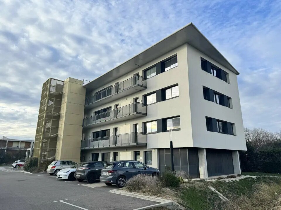 Office in Avignon for lease Building Photo- Image 1 of 11