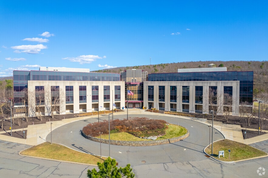 1 Fleet Way, Moosic, PA for lease - Building Photo - Image 3 of 6