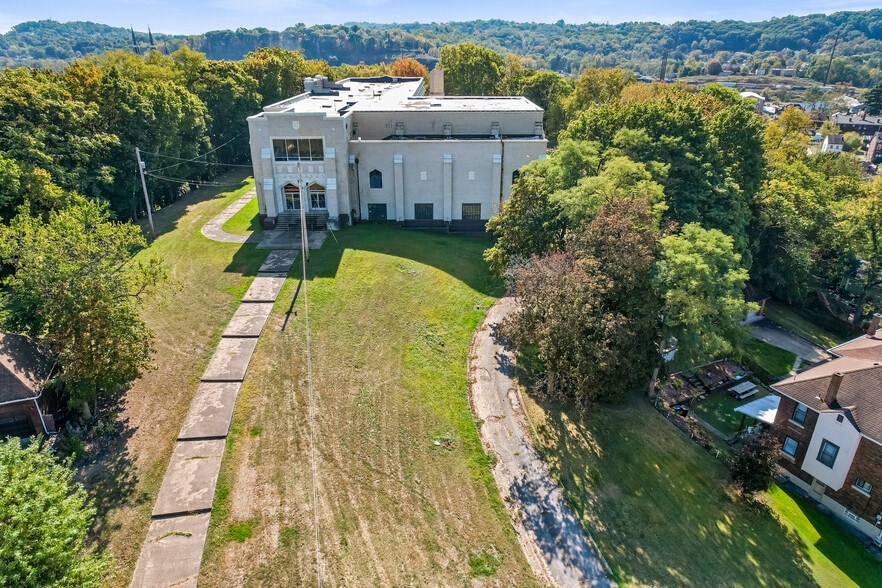 1127 Wayne, McKees Rocks, PA for sale - Building Photo - Image 2 of 11