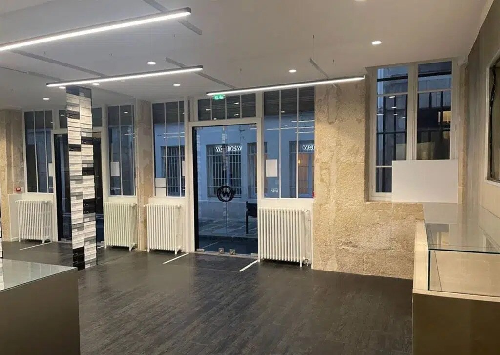 Retail in Paris for lease Interior Photo- Image 1 of 2
