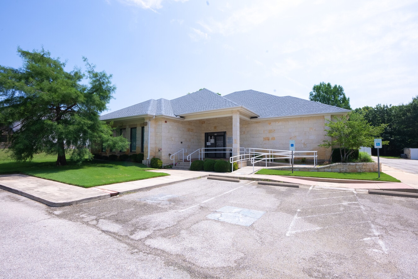 324 Northwest, Azle, TX 76020 Northwest Hwy MedicalOffice