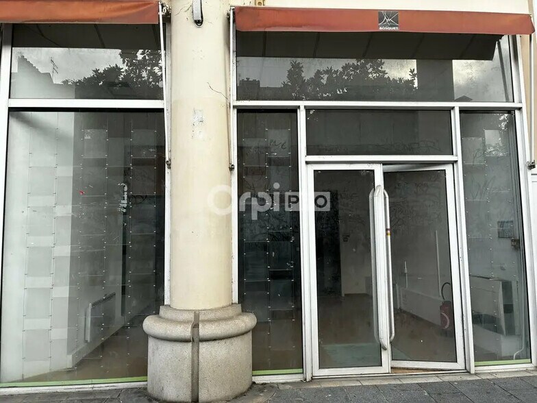 Retail in Pau for lease - Building Photo - Image 2 of 5