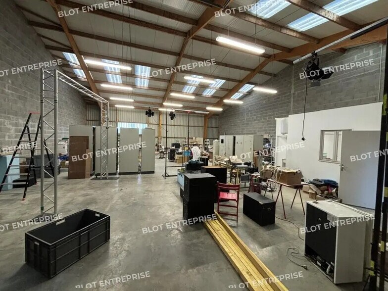 Flex in Pontchâteau for lease - Interior Photo - Image 3 of 7