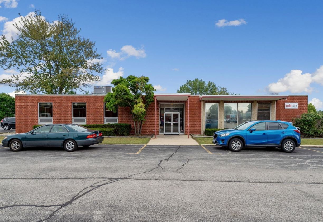 25W560 Geneva Rd, Carol Stream, IL for sale Primary Photo- Image 1 of 1