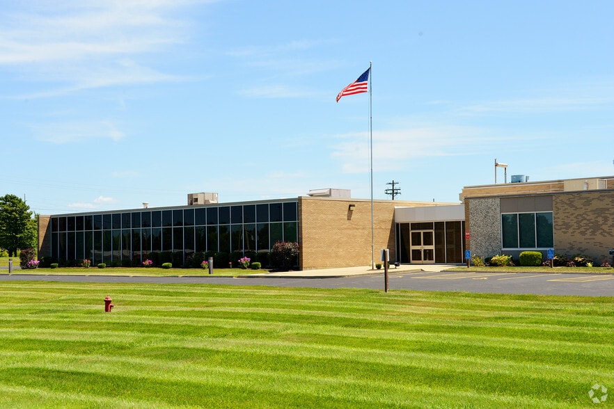 7375 Industrial Rd, Florence, KY for lease - Building Photo - Image 1 of 6