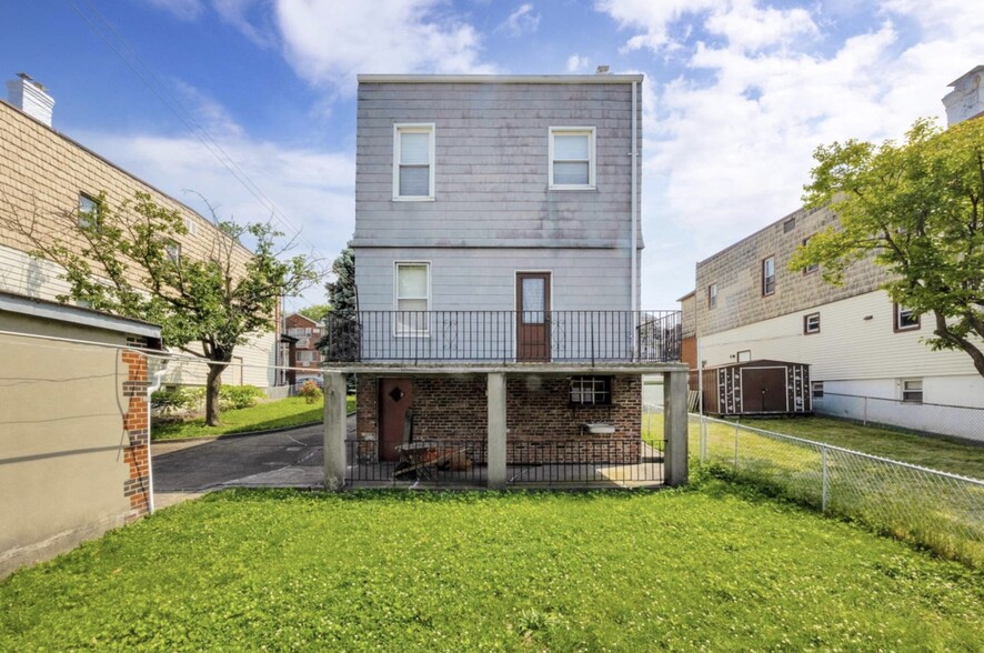 6707 52nd Ave, Maspeth, NY for sale - Building Photo - Image 2 of 3