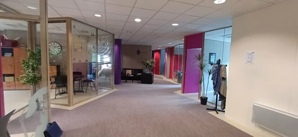 Office in Caen for lease - Interior Photo - Image 2 of 7