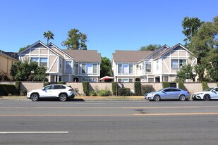11747-11753 Moorpark St, Studio City CA - Fourplex or Quadplex