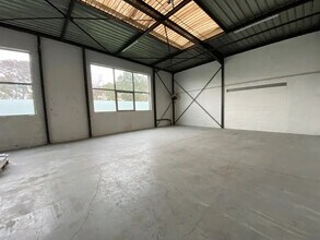 Flex in Saint-Ouen-l'Aumône for lease Interior Photo- Image 2 of 6