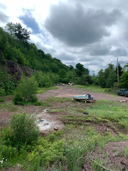 17B @ Broadway portfolio of 2 properties for sale on LoopNet.com - Building Photo - Image 2 of 3