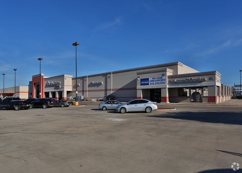 210 W Katherine P Rains Rd, Cleburne, TX for lease - Building Photo - Image 1 of 3