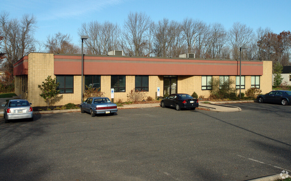 118 Dickerson Rd, North Wales, PA for lease - Building Photo - Image 2 of 8