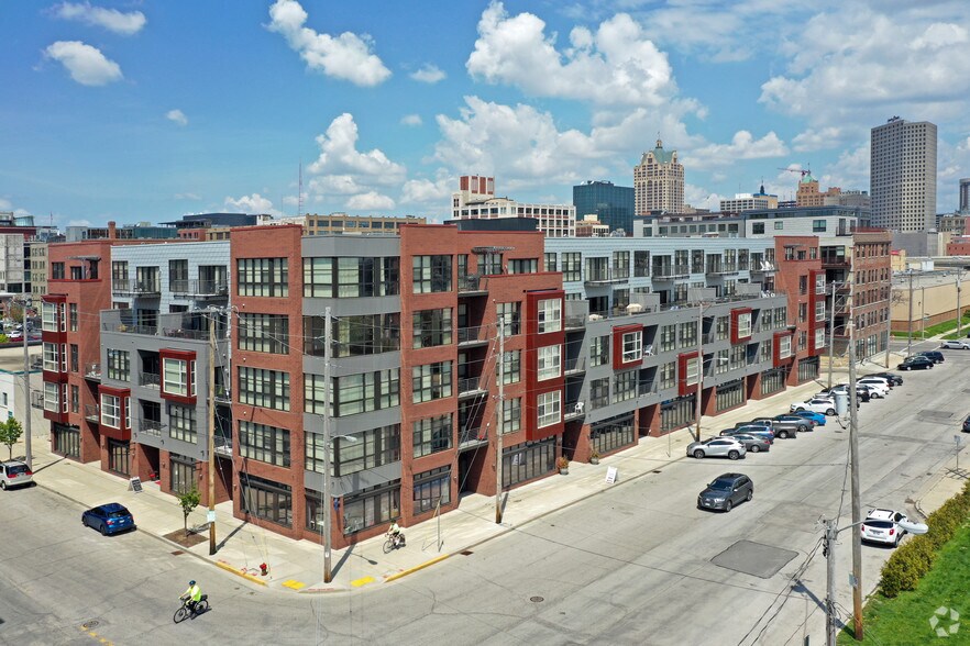 159 N Jackson St, Milwaukee, WI for sale - Primary Photo - Image 1 of 1