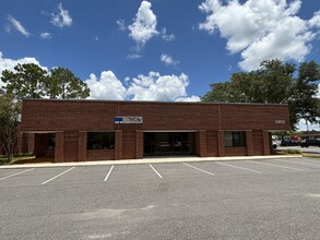 5802 Breckenridge Pky, Tampa, FL for lease Building Photo- Image 1 of 2