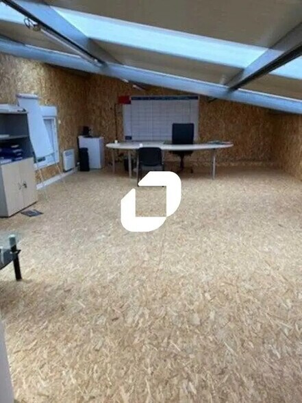 Industrial in Izon for lease - Interior Photo - Image 2 of 2