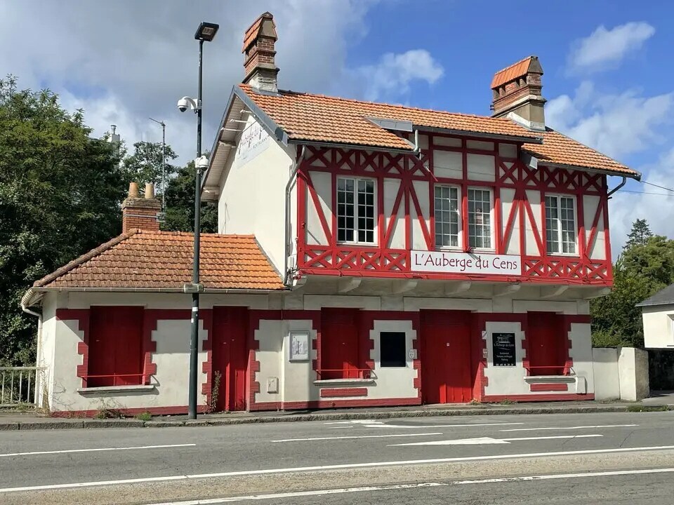 Retail in Orvault for lease Building Photo- Image 1 of 8