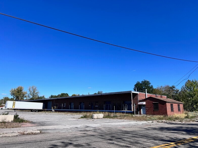 58 Hubbard Rd, Youngstown, OH for sale - Building Photo - Image 2 of 7