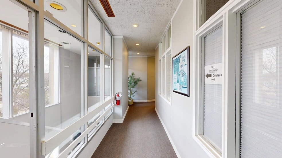 135 Park Ave, Barrington, IL for lease - Building Photo - Image 3 of 17