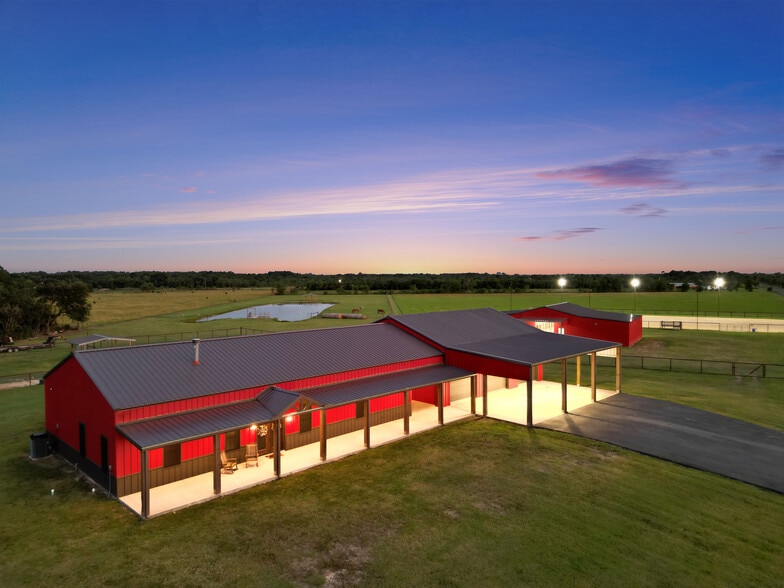 1402 Eagle Ferry Rd, Anahuac, TX for sale - Building Photo - Image 2 of 22