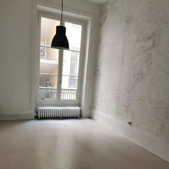 Office in Lyon for lease - Interior Photo - Image 3 of 13