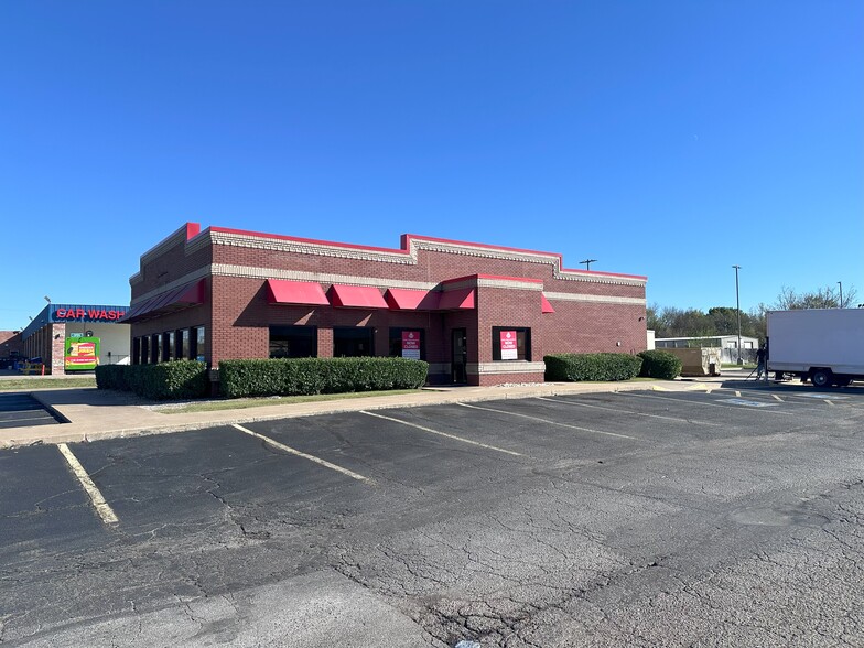 12916 E 21st St, Tulsa, OK for lease - Building Photo - Image 2 of 12