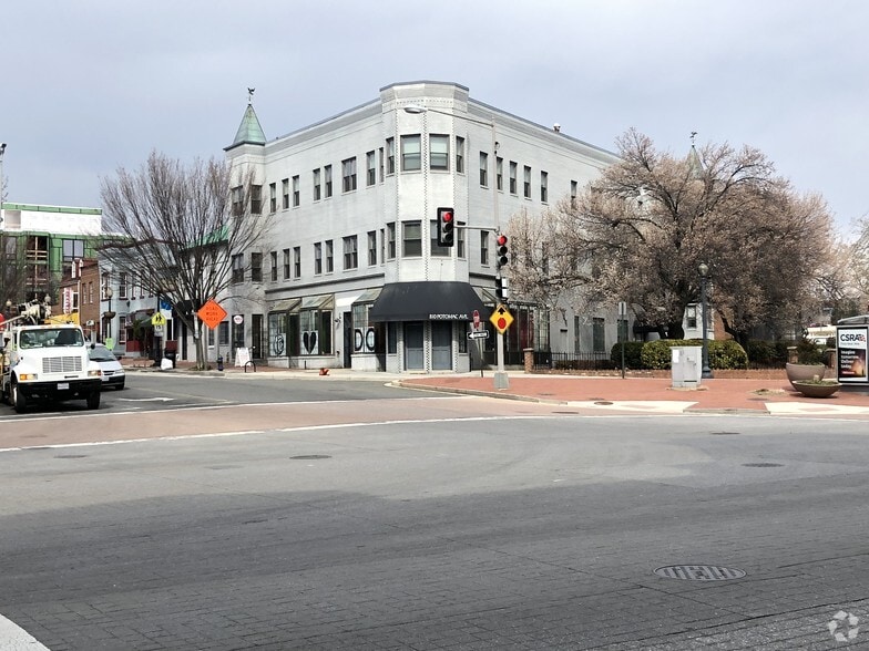 810 Potomac Ave SE, Washington, DC for lease - Primary Photo - Image 1 of 12