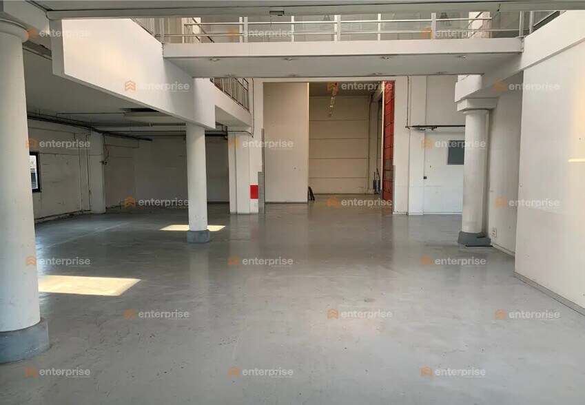 Flex in Seclin for lease - Interior Photo - Image 3 of 9