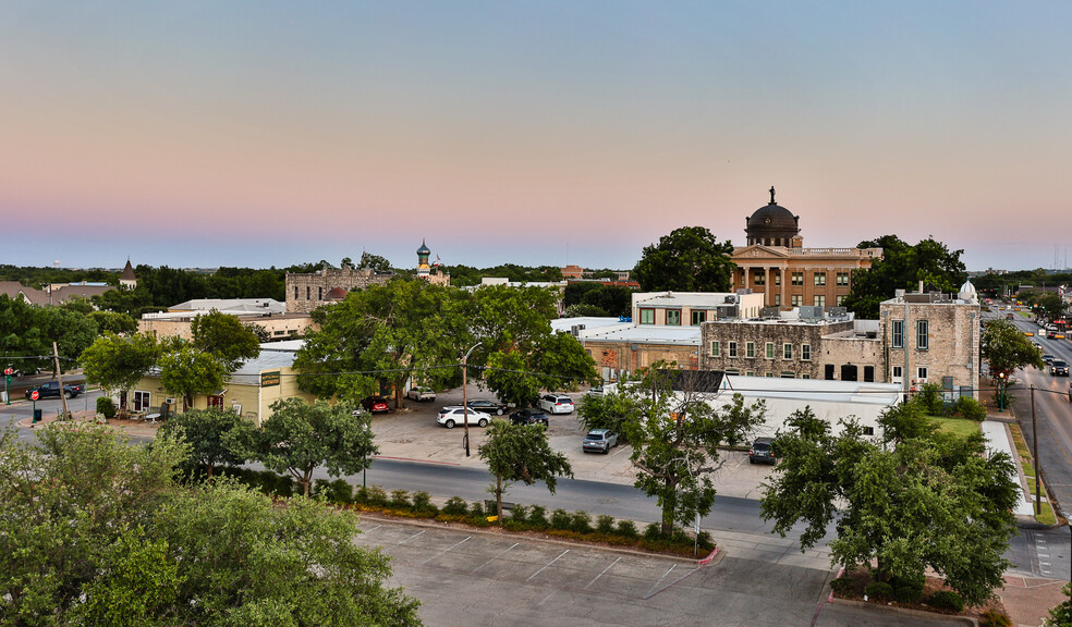 501 S Austin Ave, Georgetown, TX for lease - Building Photo - Image 3 of 5