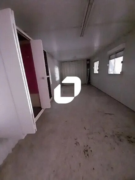 Flex in Le Bouscat for lease - Interior Photo - Image 2 of 9